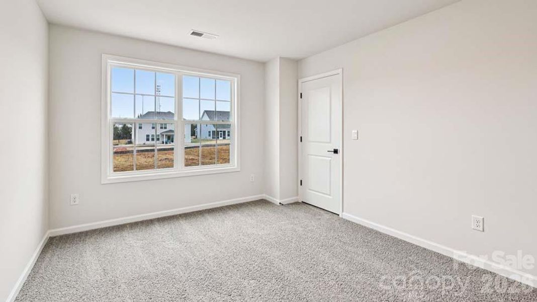 Spacious, unfurnished interior of a new home in Sylvan Creek, Denver (Image 26).