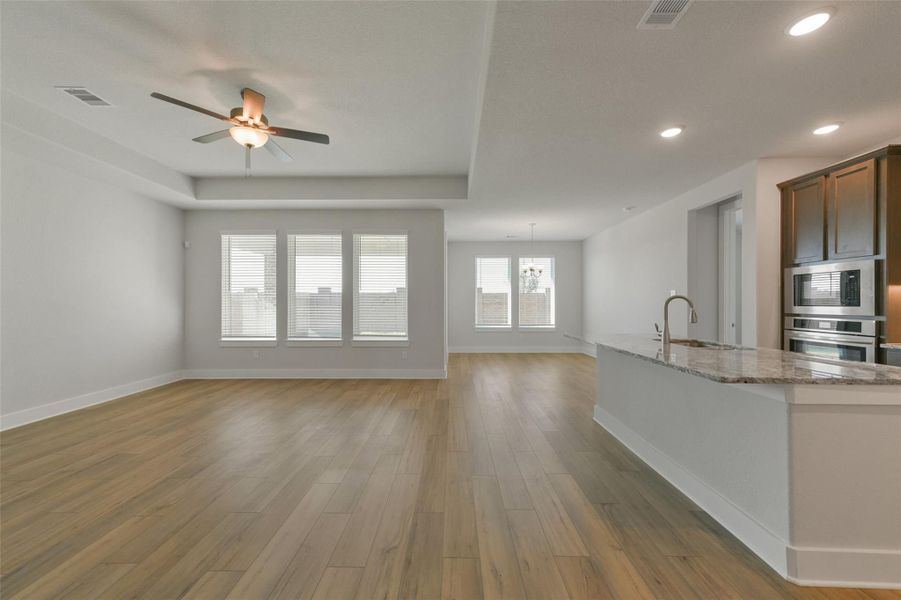 Spacious, unfurnished interior of a new home in Lago Mar, La Marque (Image 19).