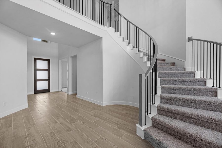 Representative image. Features, selections and colors may vary.