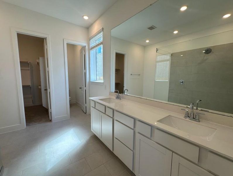 **Photos are illustrative only. This is not the actual homesite.**