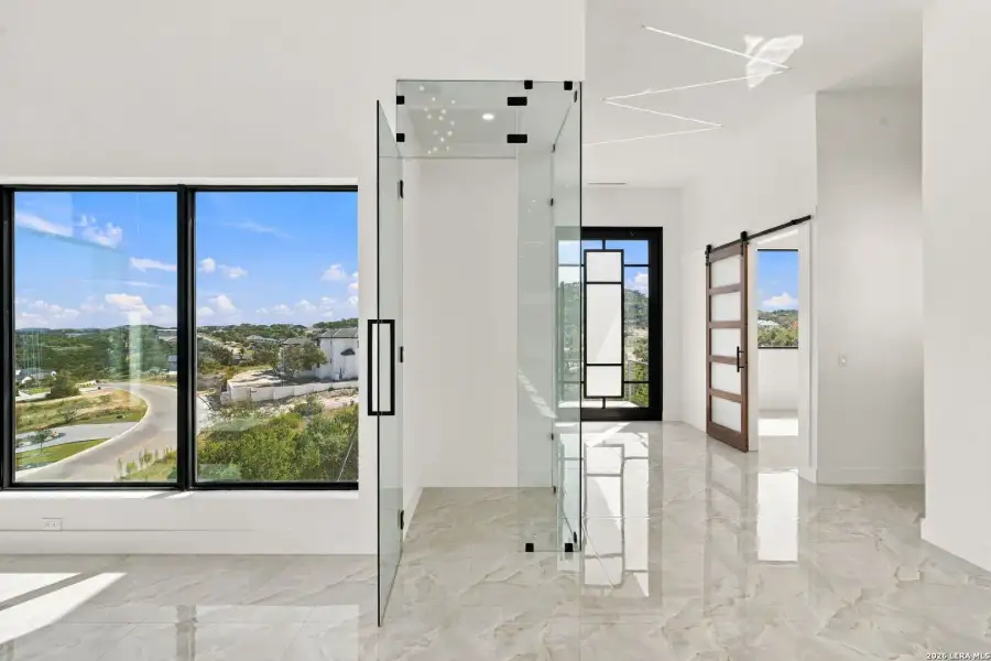 Spacious, unfurnished interior of a new home in , San Antonio (Image 95).