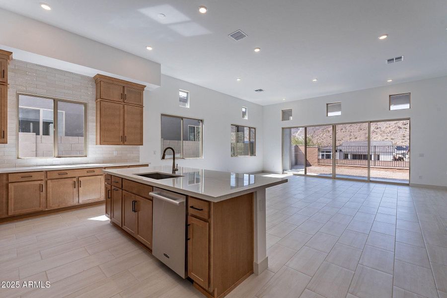 8-web-or-mls-Meadowbrook-8