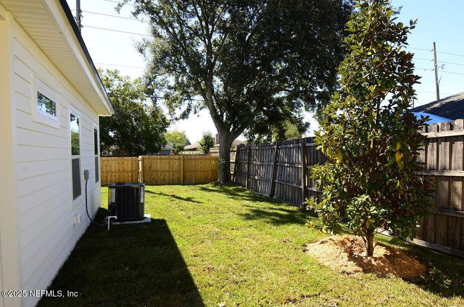 Exterior details and patio area of a home in , Jacksonville (Image 23).