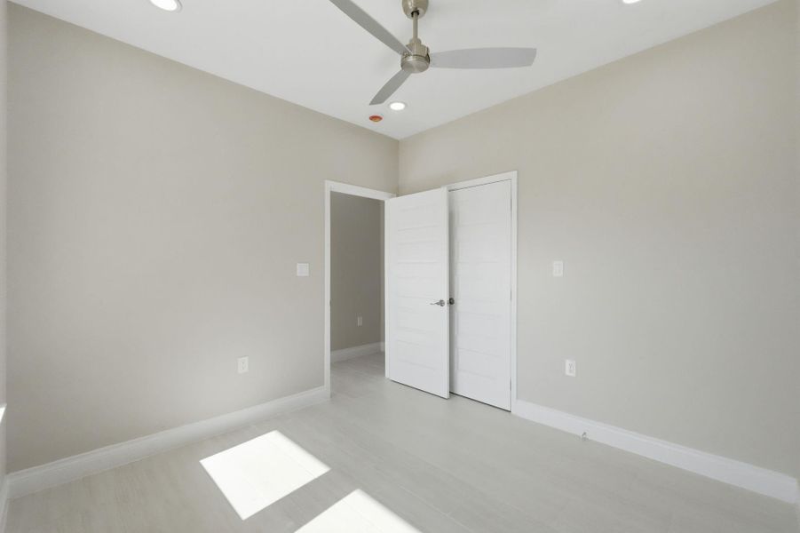 Spacious, unfurnished interior of a new home in , Conroe (Image 26). Spacious, unfurnished interior of a new home in , Conroe (Image 26).
