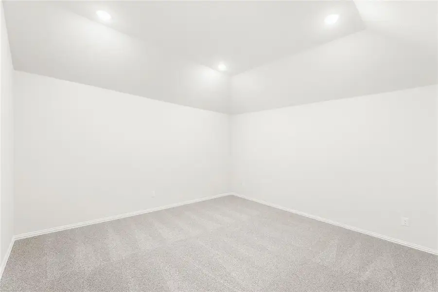 Spacious, unfurnished interior of a new home in Sunrise at Garden Valley, Waxahachie (Image 26).