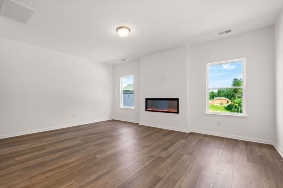 Spacious, unfurnished interior of a new home in Jackson Hills, Clarksville (Image 21).