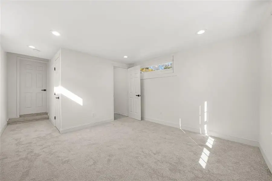 Spacious, unfurnished interior of a new home in , Atlanta (Image 12). Spacious, unfurnished interior of a new home in , Atlanta (Image 12).