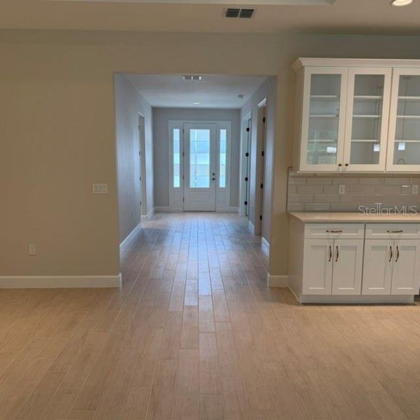 Spacious, unfurnished interior of a new home in , Hernando (Image 18).