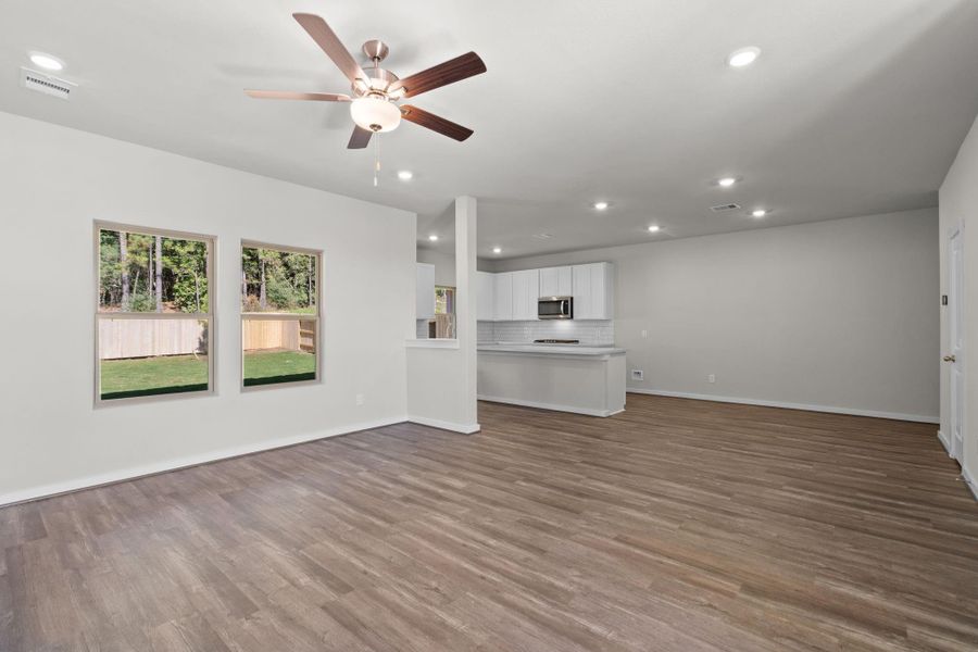 Spacious, unfurnished interior of a new home in Westridge Cove, Conroe (Image 23). Spacious, unfurnished interior of a new home in Westridge Cove, Conroe (Image 23).