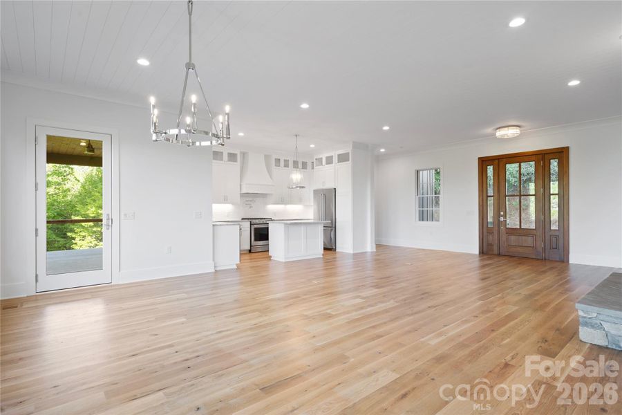 Spacious, unfurnished interior of a new home in , Newland (Image 12).