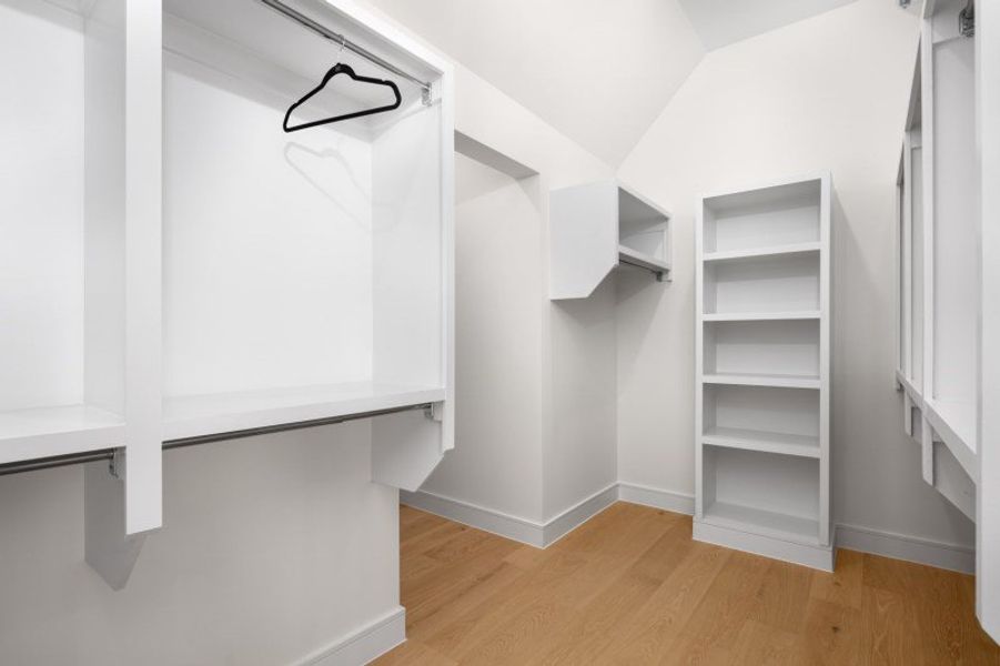 Spacious, unfurnished interior of a new home in Linkside Las Colinas, Irving (Image 19).