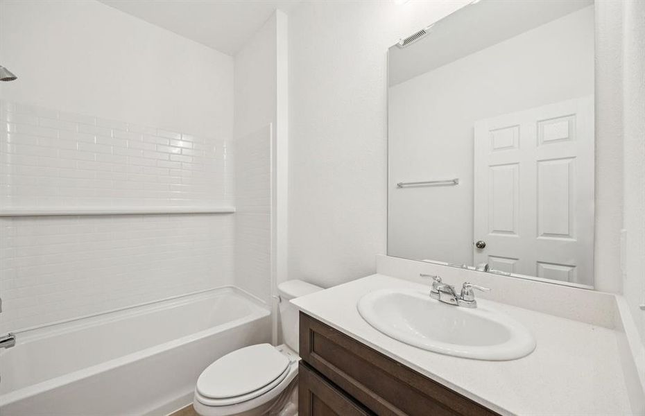 Spacious secondary bathroom