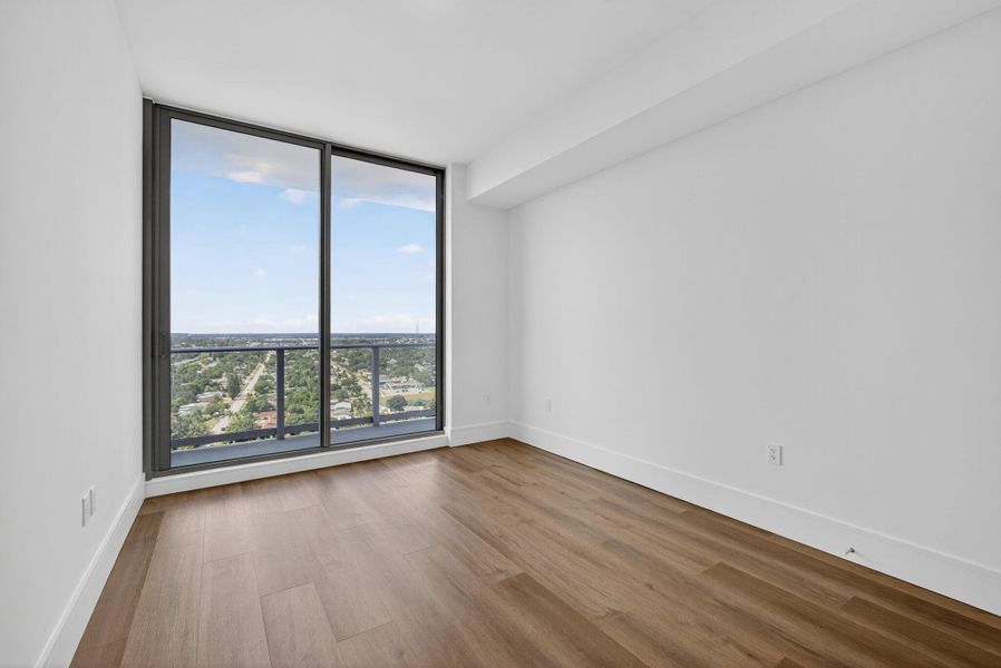 Spacious, unfurnished interior of a new home in , Lake Park (Image 27).