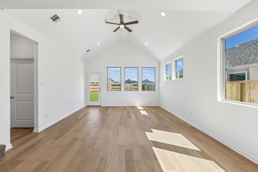 Spacious, unfurnished interior of a new home in Riviera Pines, Huffman (Image 17). Spacious, unfurnished interior of a new home in Riviera Pines, Huffman (Image 17).