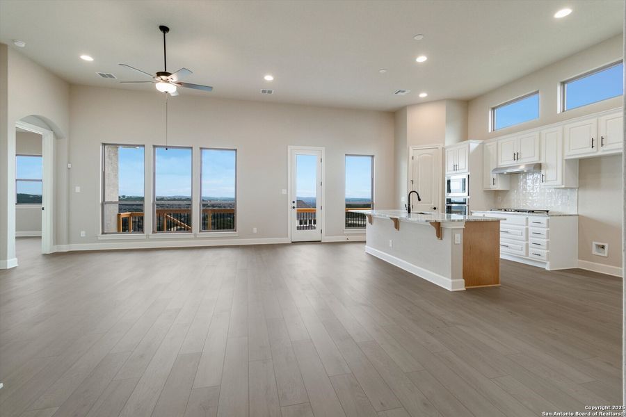 Spacious, unfurnished interior of a new home in Johnson Ranch, Bulverde (Image 19).