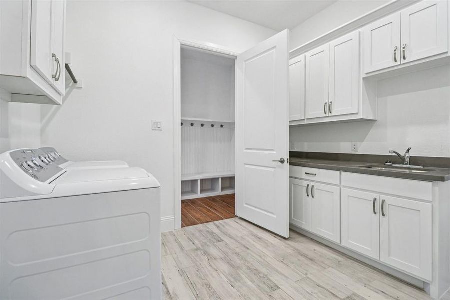 Furnished interior view inside a new home in Gean Estates, Keller (Image 8).