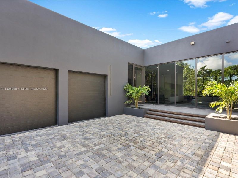 Exterior details and patio area of a home in , Miami (Image 46).
