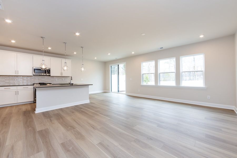 Spacious, unfurnished interior of a new home in Southbridge, Fort Mill (Image 24).