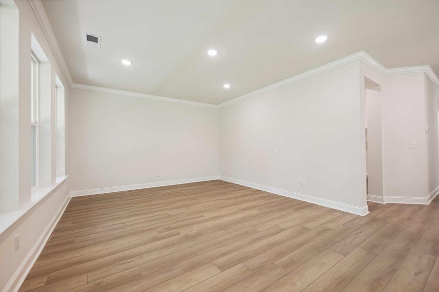 The Whitetail - Family Room