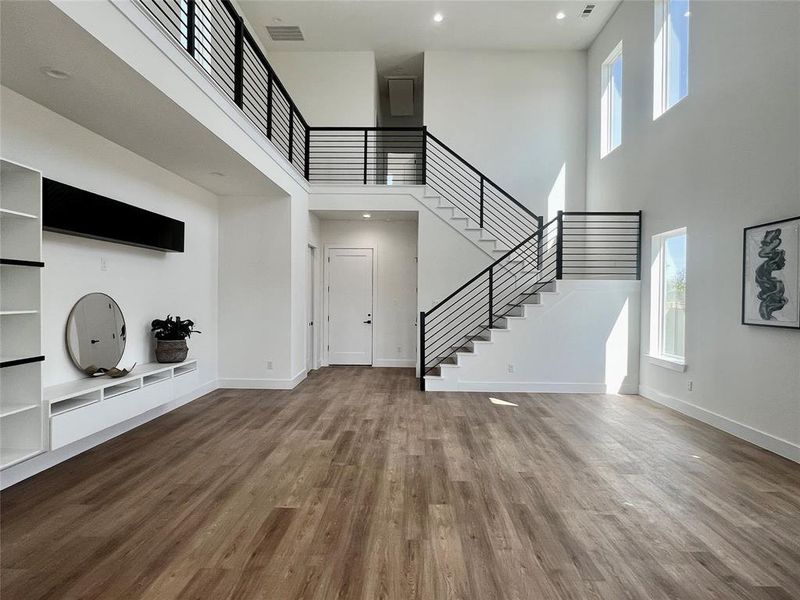 Spacious, unfurnished interior of a new home in , Dallas (Image 19).
