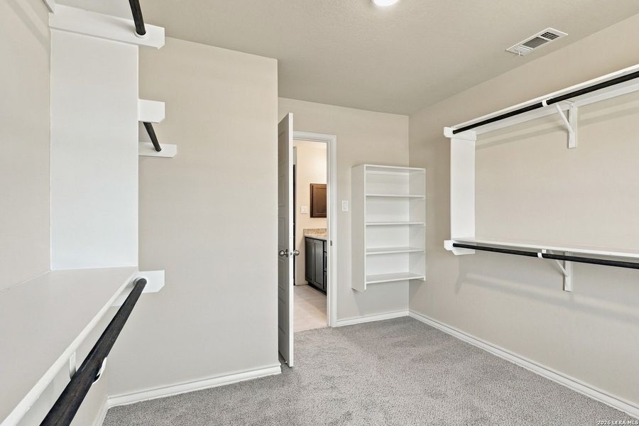 Image 36 of a home in .