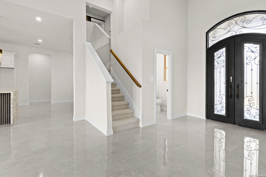 Spacious, unfurnished interior of a new home in , Atascosa (Image 41).