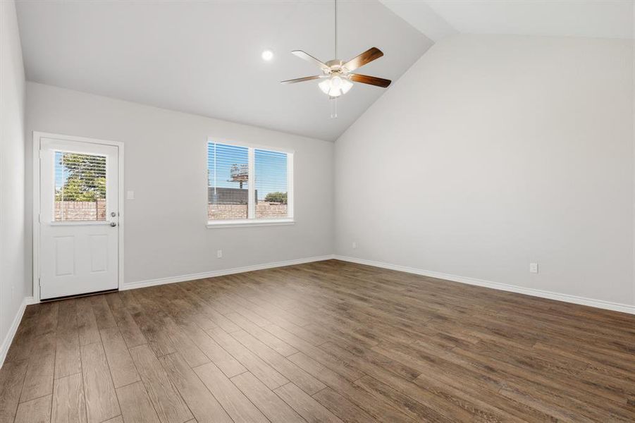Spacious, unfurnished interior of a new home in Burgess Meadows, Cleburne (Image 14).