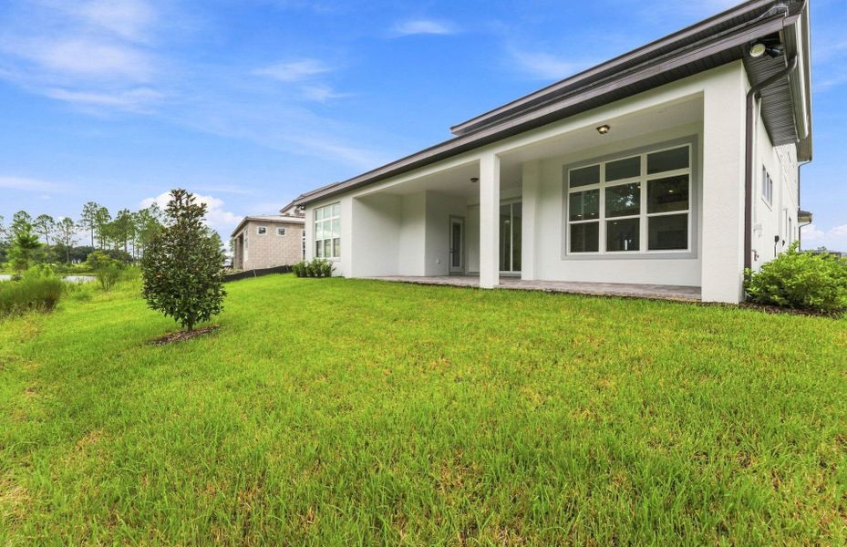 Exterior details and patio area of a home in Two Rivers, Zephyrhills (Image 3).