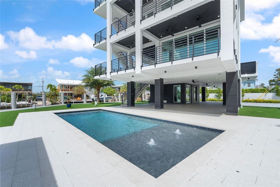 Condo located in Tavernier, FL showcasing its design and architecture (Image 52). Condo located in Tavernier, FL showcasing its design and architecture (Image 52).