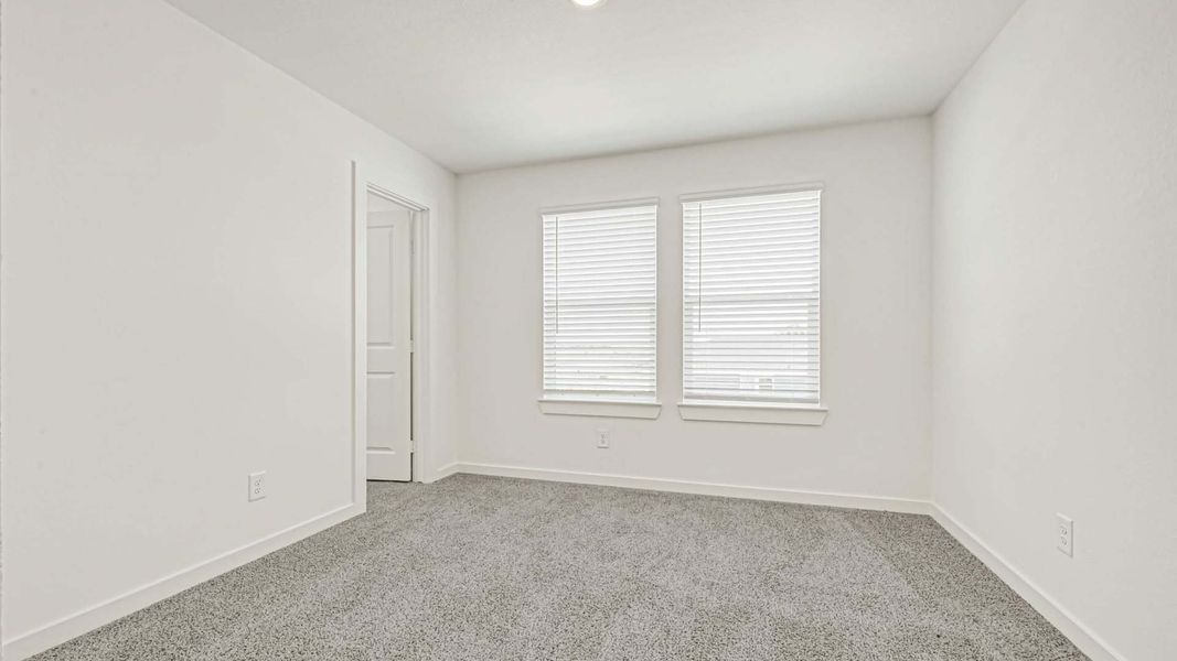 Spacious, unfurnished interior of a new home in Holly Ridge, Rosenberg (Image 14).