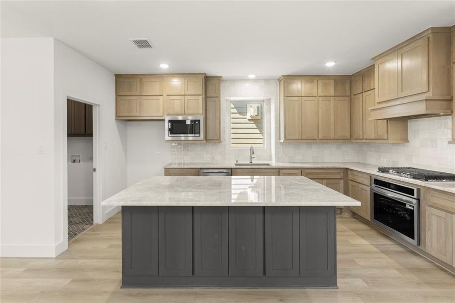 16. 8232 Caprock - Kitchen 16. 8232 Caprock - Kitchen