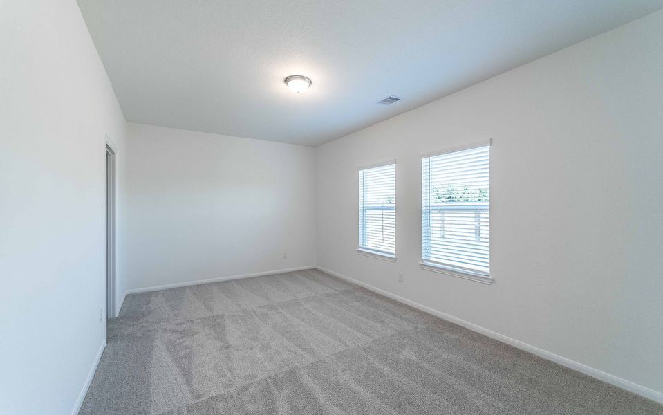 Spacious, unfurnished interior of a new home in Lago Mar, Texas City (Image 11).