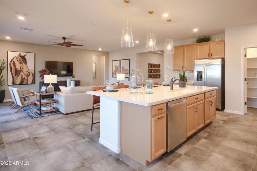 KITCHEN / GREAT ROOM