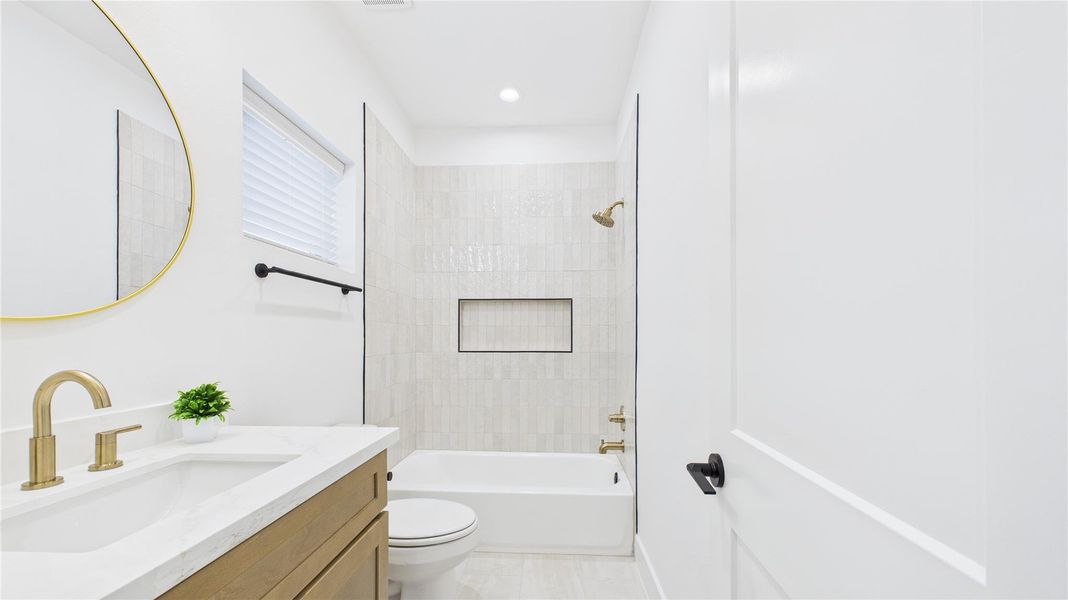 Full En-suite Bathroom 1 Full En-suite Bathroom 1