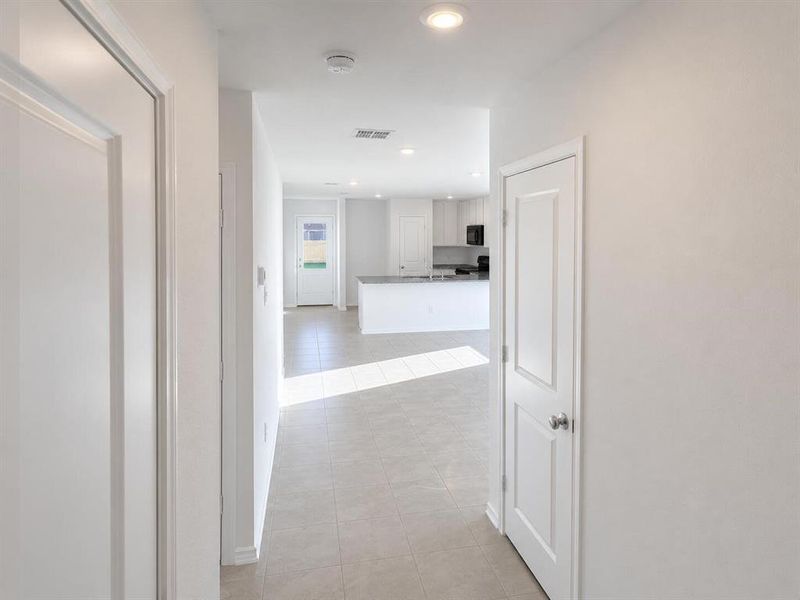 Spacious, unfurnished interior of a new home in Wright Farms: Watermill Collection, Dallas (Image 11).