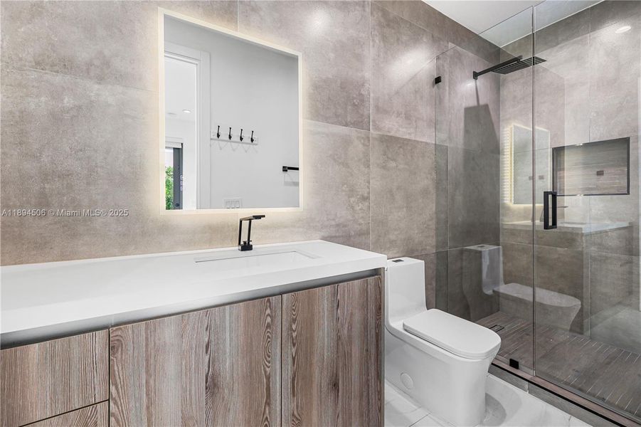 Furnished interior view inside a new home in , Fort Lauderdale (Image 5). Furnished interior view inside a new home in , Fort Lauderdale (Image 5).