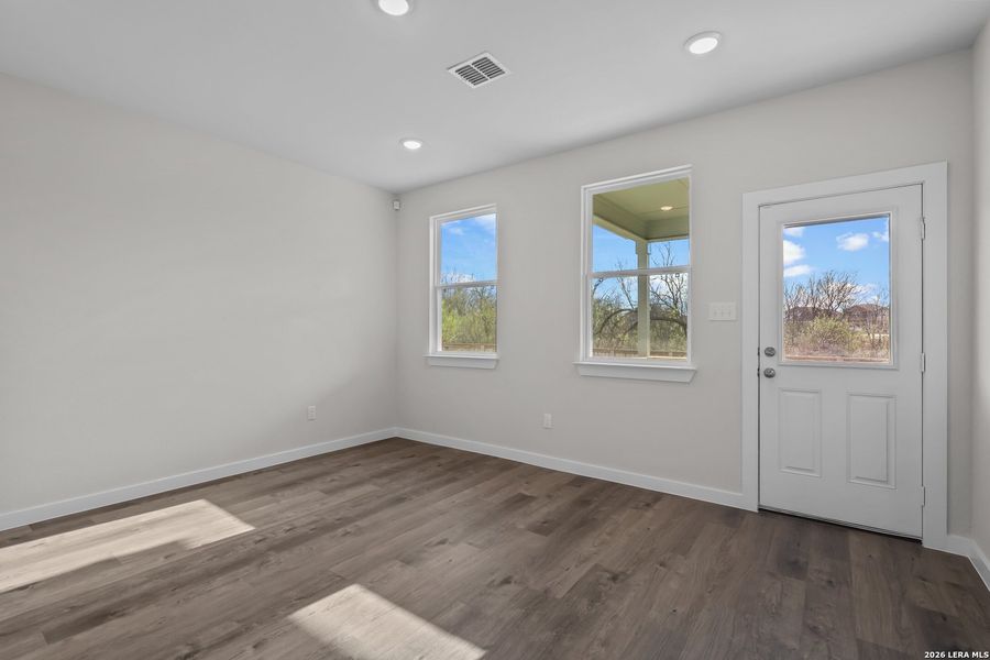 Spacious, unfurnished interior of a new home in Cinco Lakes, San Antonio (Image 22).