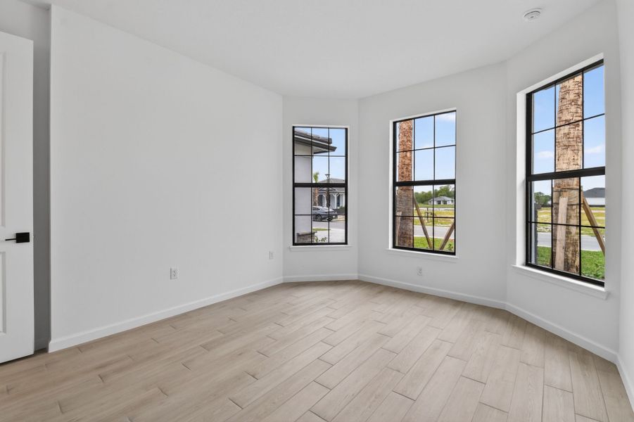 Spacious, unfurnished interior of a new home in Hendrix Reserve, Lake Worth (Image 40).