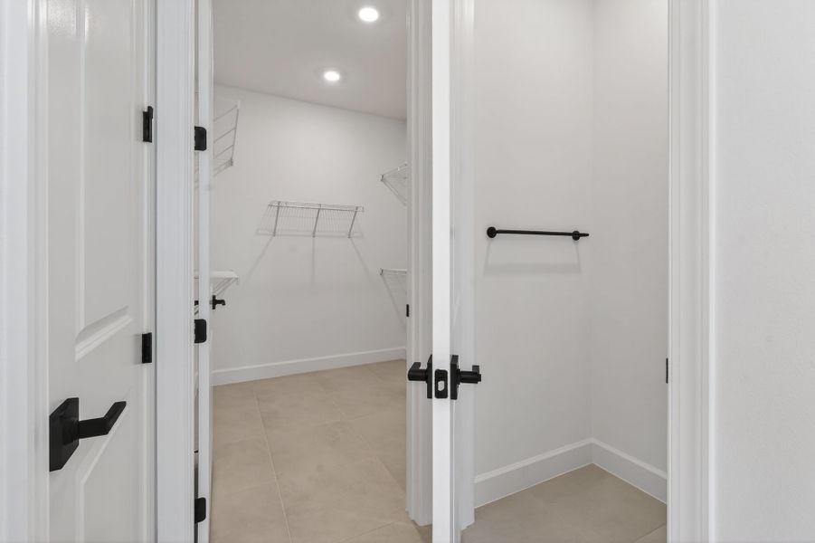 Spacious, unfurnished interior of a new home in Costa Pointe, Vero Beach (Image 39).