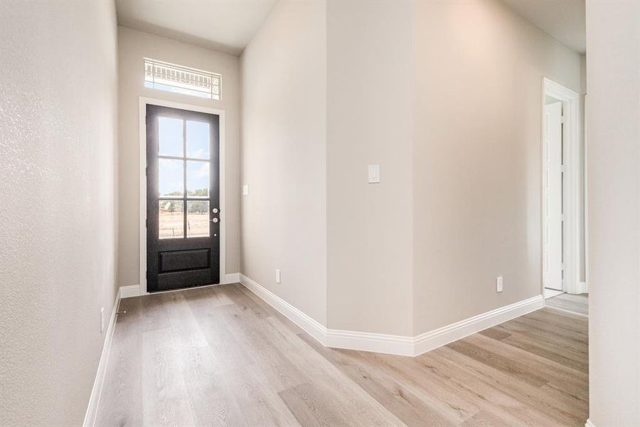 Spacious, unfurnished interior of a new home in Ten Mile Creek Estates, DeSoto (Image 24).
