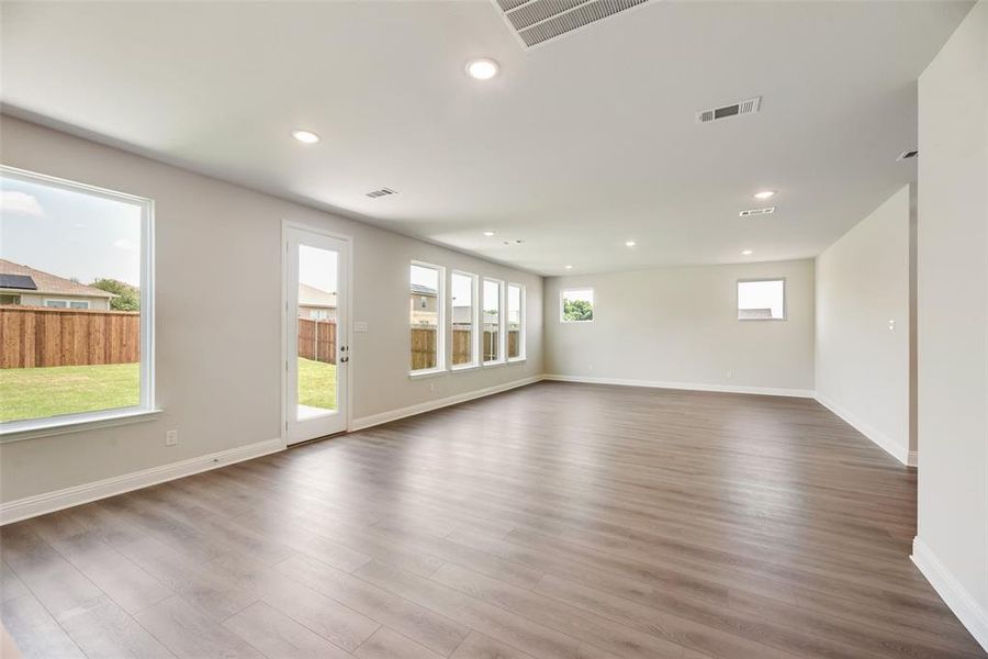 Spacious, unfurnished interior of a new home in Creekside of Crowley, Crowley (Image 19).