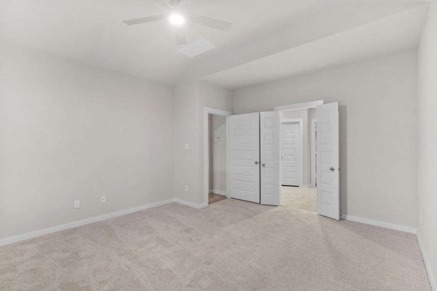 Spacious, unfurnished interior of a new home in Briarwood Crossing, Rosenberg (Image 32).