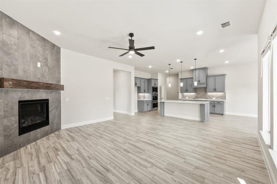 Spacious, unfurnished interior of a new home in Parks at Panchasarp Farms, Burleson (Image 23).