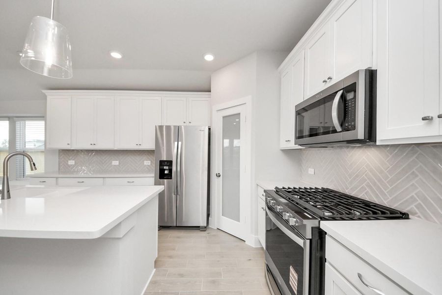 Furnished interior view inside a new home in Laurel Landing: Landmark Collection, Alvin (Image 19).