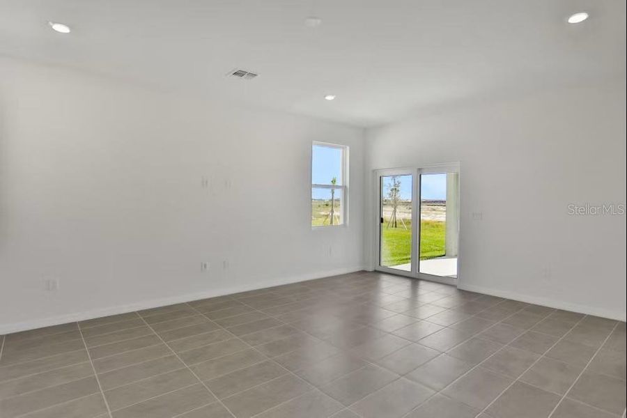 Spacious, unfurnished interior of a new home in Turnleaf, Punta Gorda (Image 16).