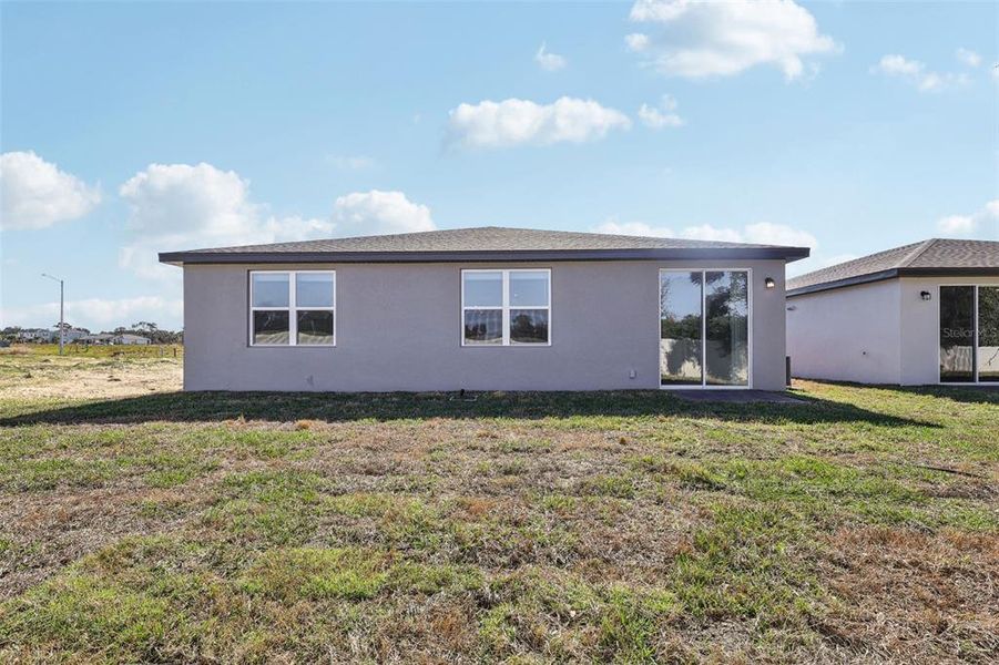 Exterior details and patio area of a home in Bradbury Creek - Signature Series, Haines City (Image 21).