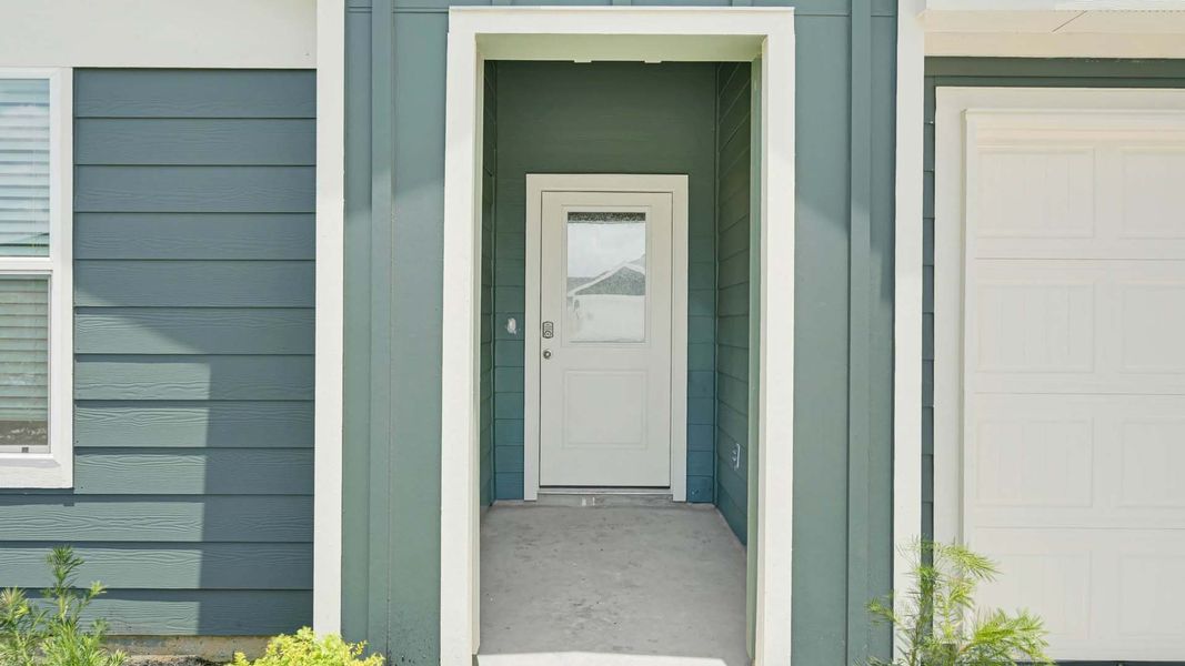 Representative exterior details of a home built from the Cali by D.R. Horton in Holly Ridge, Rosenberg (Image 3).