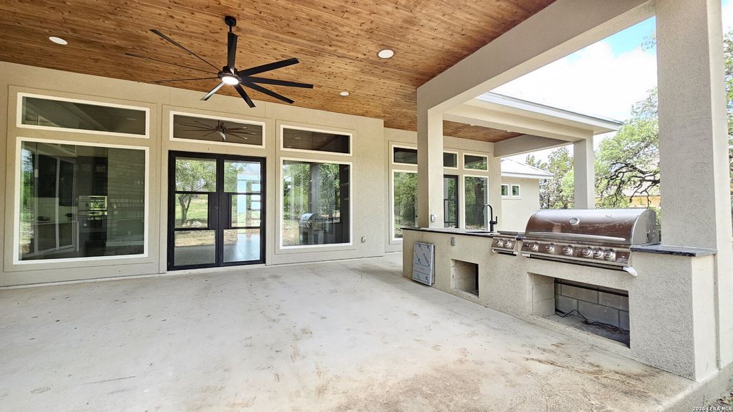 Exterior details and patio area of a home in , New Braunfels (Image 4).