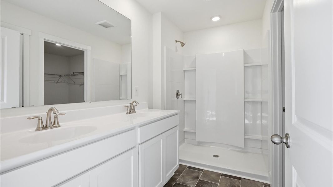 Furnished interior view inside a new home in Emory Creek, Harriman (Image 10).