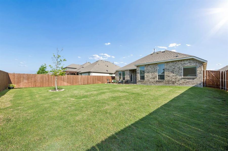 Exterior details and patio area of a home in Timberbrook, Justin (Image 20).